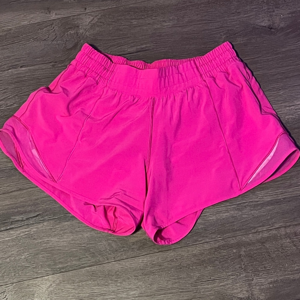 Sonic Pink Lululemon Hottie Hot 4” size 6.